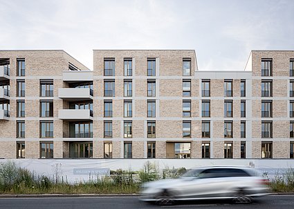 Blick von der Franz-Kirrmeier-Straße auf PORT_SIDE